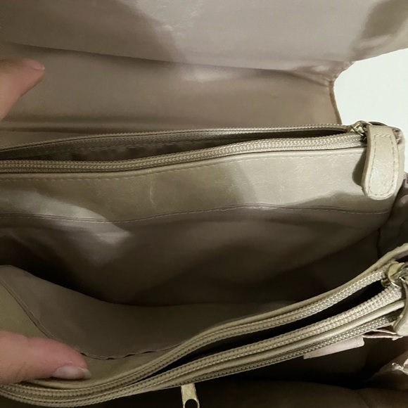 Vintage cream crossbody purse - Picture 4 of 7